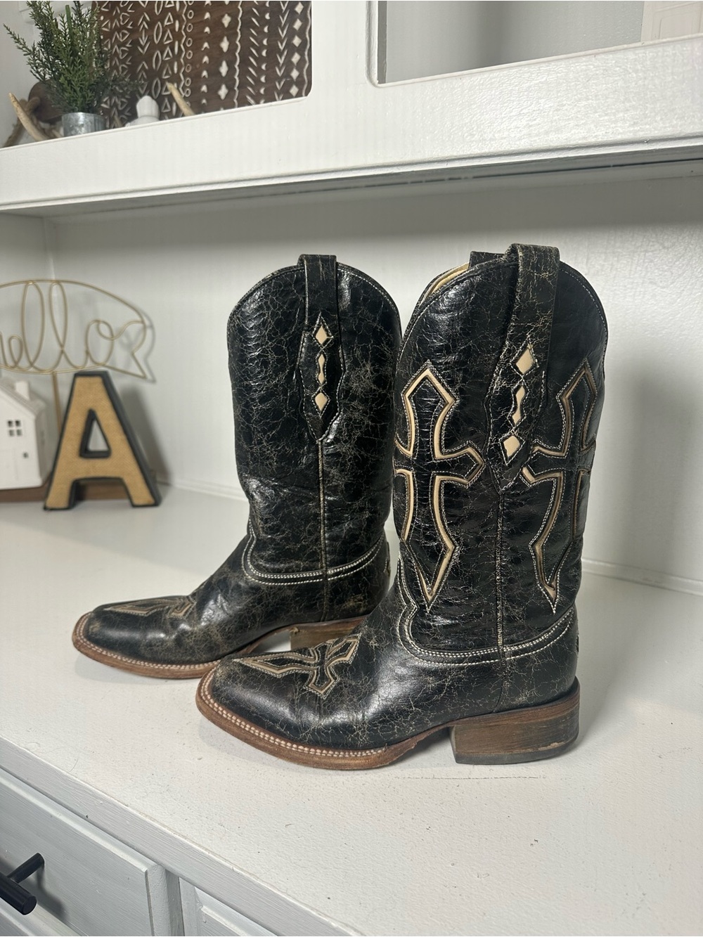Corral Boots Women’s Size 5.5B  Black Leather Western with Cream Cross Studded